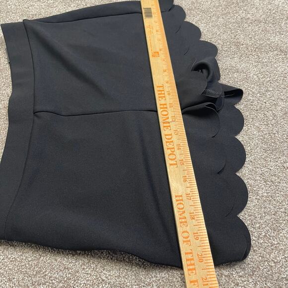 Express Scalloped Scallop Hem black Shorts Size Medium nwt - Picture 6 of 12